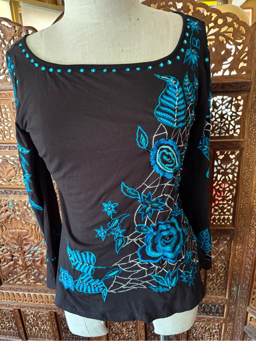 Vintage ‘Vintage Collection’ Long-Sleeve Embroidered Floral Tee